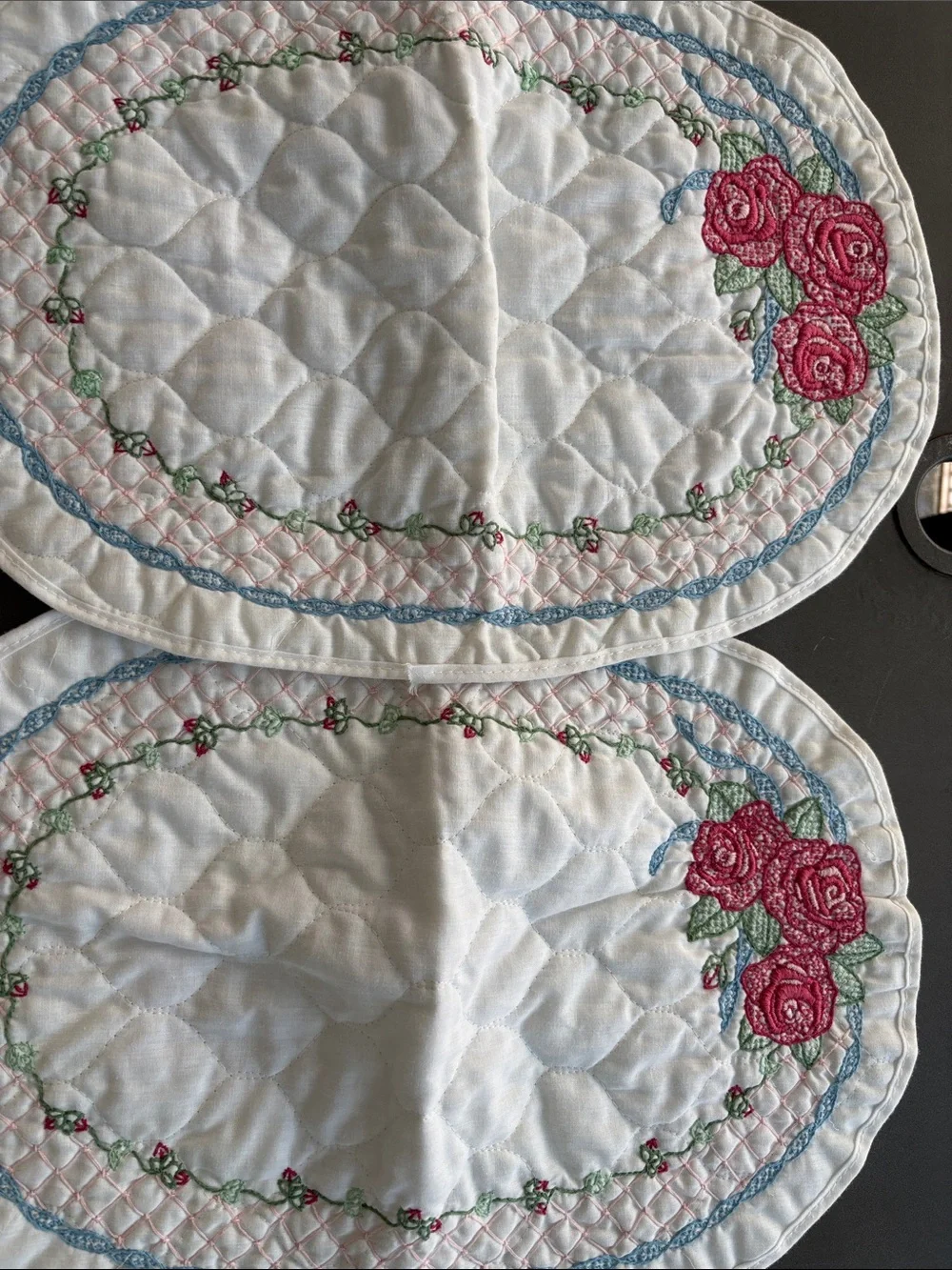 Vintage Embroidered Rose Quilted Placemat Set - White with Red & Green